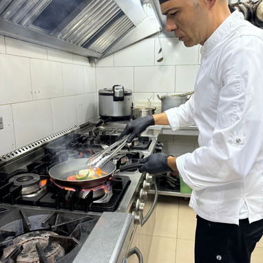 Soy Chef de cocina. Con más de 20 años de experiencia. Nacional e internacional. - Img 119077534
