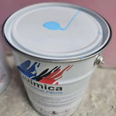 Pintura para piscina 4 litros acrílica lista para su uso secador rápido importada de España en nuestro almacén en playa - Img 121198802