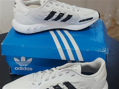 Zapatos Adidas Originales, New en Caja - Img main-image