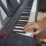 500 piano Yamaha Piaggero NP‑11 – Excelente condición - Img 57616974