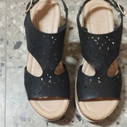 Vendo zapatos de mujer, jóven, sandalias de plataforma No.35 poco uso. Me ajusto - Img 57030813