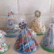 Gorros, piñatas, caretas, toper, banderines,cortinas, manteles,juguetes, confeti, velas, libritos, vasos, confituras - Img 55442493
