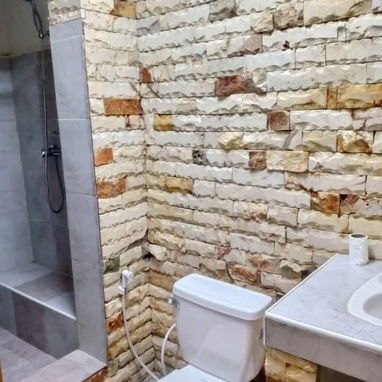 Se vende enchapes de pared de tirillas de piedra,decore su hogar o negocio dándole un toque único y moderno buen precio - Img 86251487