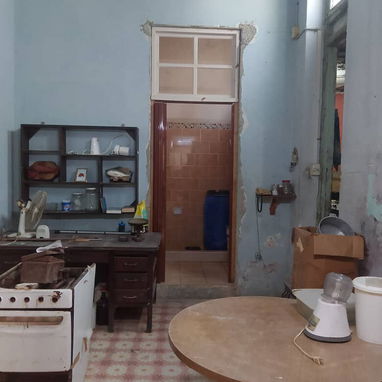 Vendo Casa Colonial (1940) de 2 Dormitorios con posibilidad de hacer 2 más. Frente a Calle y cubierta ligera. El Cerro. - 5/10
