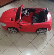 Se vende carro con mando, tres velocidades, baterías, tiene luces, musica etc más detalles al PV - Img 50600082