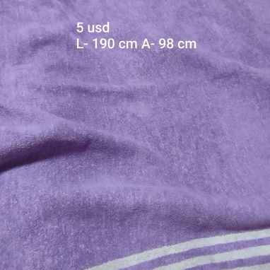 Toallas con buena felpa y tamaño, su precio varía según su tamaño desde 5 usd hasta 3 usd. - 2/5