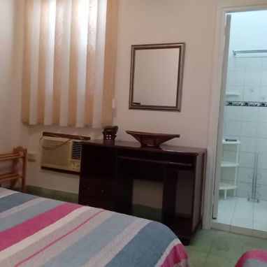 RENTA LINEAL■ APTO.INDEPENDIENTE 2 HABITACIONES, 2 BAÑOS, BALCÓN. CERCA DEL HOSPITAL AMEIJEIRAS Y UNIVERSIDAD DE LA HAB. - Img 123903562