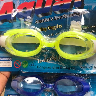 Gafas de natación con pinza y tapones para niños. - Img 122654691