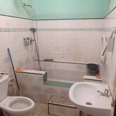 🏡 *CASA EN EL CERRO DE TRES PLANTAS. PUERTA CALLE.*    *#197  *PALATINO • ½ CUADRA DE VÍA BLANCA • CERCA DE AGUAS DE LA - 10/10