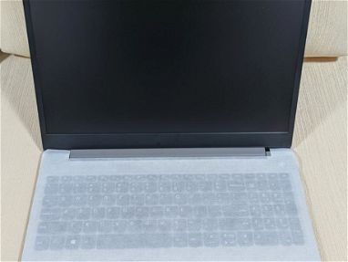 Laptop Ideapad 3 I-3 de 11na 8 de ram 256gb de almacenamiento + Mochila Lenovo de REGALO !! - Img 64879849