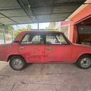 Vendo lada 2101 con un motor de repuesto y un parabrisas caja 5ta - Img 56514065