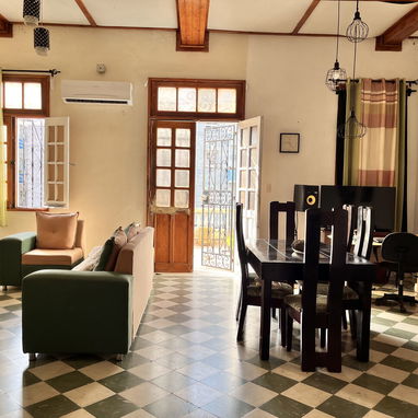RENTA DE CASA PARA NEGOCIO EN EL VEDADO - 2/3