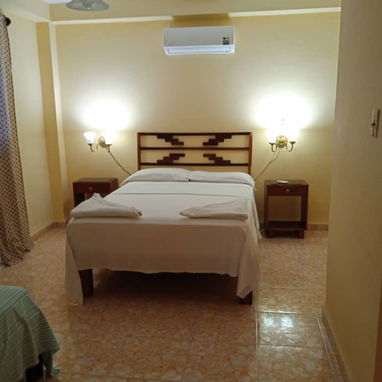 Se vende casa independiente en el vedado !! - Img 125903840