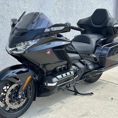 2021 Honda Goldwing - 2/3