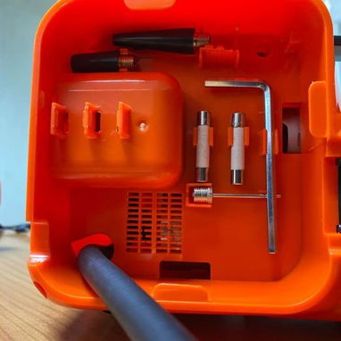 GATO ELÉCTRICO 3 EN 1 CON COMPRESOR DE AIRE (12V) Y LLAVE DE IMPACTO - 4/10