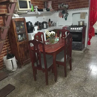 *REBAJADO A $7500usd. En venta apartamento (1er piso. 1er apto , otros 2 al fondo) de un edif en Centro Habana - 4/10