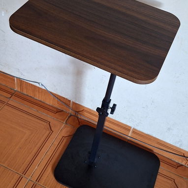 MESA AUXILIAR, DE MADERA CON SOPORTE METÁLICO - 7/8