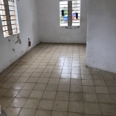 Se vende casa puerta calle independiente en Pogolotis - Img 121613277