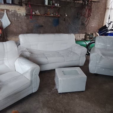 Muebles. Sofá, Butacas y Mesa de Centro. - 3/4