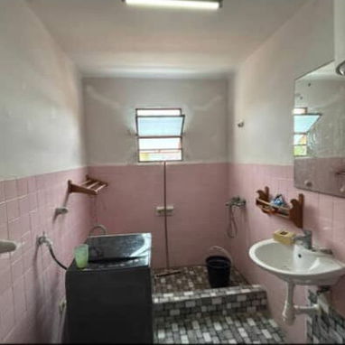 *$35.000usd CON AJUSTE. En venta  casa independiente de 2 pisos en El  Cerro, Reparto Martí. - 9/10