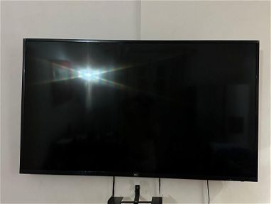 Smart Tv 65 pulgadas LG + la base - Img 68309763