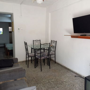 SE VENDEN DOS APARTAMENTOS 1/4, VEDADO, CERCA 12 Y 23 - Img 123539284