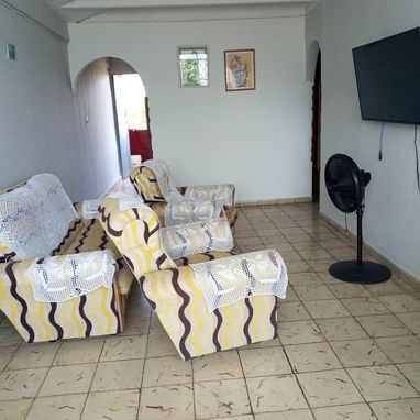 REBAJADO A $7500usd CON AJUSTE En  venta apartamento (3er piso) en El Roble.  Guanabacoa. Ref: escuela 28 de  enero - 2/8