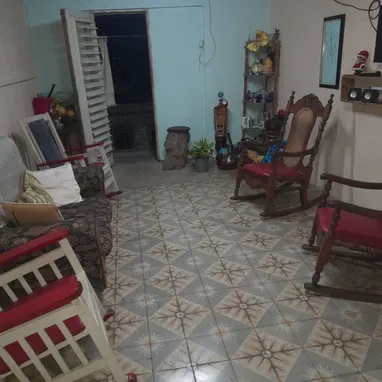 *REBAJADO A $7500usd. En venta apartamento (1er piso. 1er apto , otros 2 al fondo) de un edif en Centro Habana - 3/10