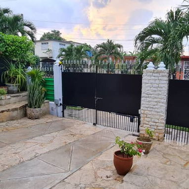 Casa independiente en Fontanar residencial, es una propiedad de 800 m2 , que abarca casi la mitad de la manzana,tiene ja - 2/10