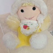 Muñequita amarilla de peluche - Img 52158897