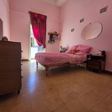 CENTRO HABANA PRÓXIMO A GALEANO Y A UNAS CUADRAS DEL MALECÓN APARTAMENTO 3 CUARTOS Y 2 BAÑOS - Img 122284591