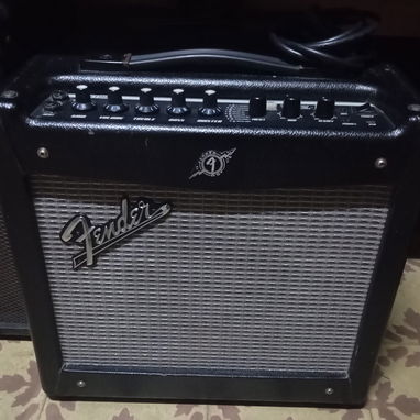 Amplificador de Guitarra Fender Mustang I V.2 - Img 111743195