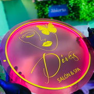 Carteles personalizados con retroiluminacion, cartel de acrilico para salón de belleza - Img 55583290