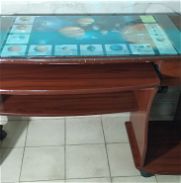 Elegante mesa para PC con cristal incluido. - Img 45871076
