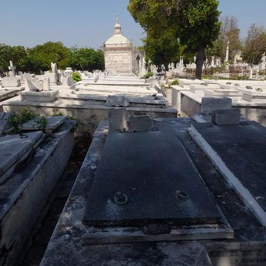 Vendo bóveda en cementerio de colon - Img 120432925