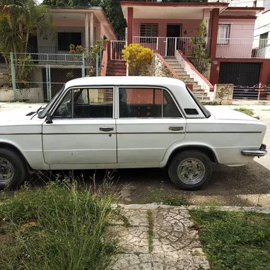 Lada 2103 con motor de 01, frente y trasero de 1600, caja 4ta, diferencial largo, bueno de chapistería y de pintura. - Img 123531580