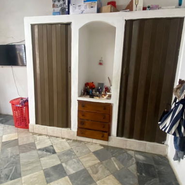 Buenas tardes se vende esta casa en 7500 usd en la habana vieja,parque cristo.Se deja con un juego de comedor, refrigera - 2/10