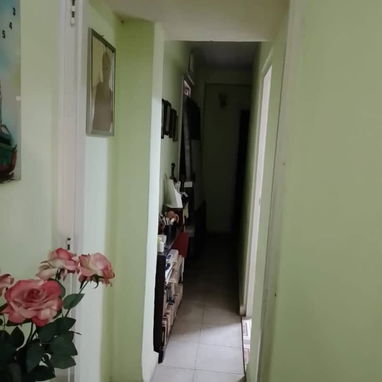 Venta de apartamento en bajos Vedado con jardín 2 cuarto y 2 baños 50mil usd 53582376 - 9/9