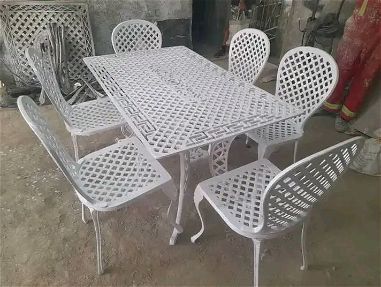 Mesas de 6 sillas para exterior. Mesas de aluminio fundido esmaltadas en blanco, negro o colores matizados - Img main-image-45704894