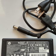 Cargador Portátil HP, INPUT: 100-240V-1.6A, 50-60HZ, OUTPUT: 19.5 V-3.33 A - Img 57846500