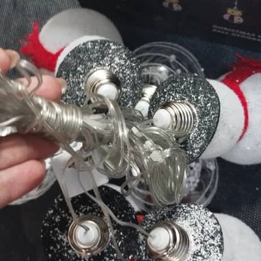 Cadenas de luces de 4m. Tiene bolas y Forma de muñeco de nieve y tiene un solo tono de luz pero en 3 posiciones - 7/8