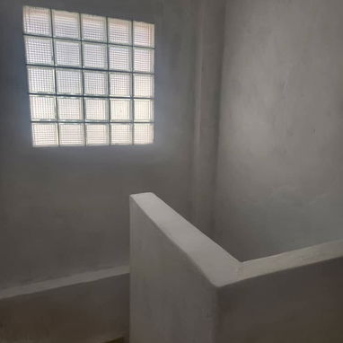 Ref # 81.Ofertaa casa semi independiente con 3 cuartos y garaje. En oferta!!!! - 8/10