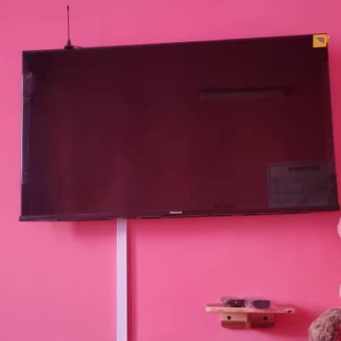OPORTUNIDAD ÚNICA — SMART TV HISENSE 40" + CAJITA HD NUEVA - 4/6