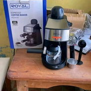 Cafetera eléctrica Expreso Moka y Capuchino 4 tazas Royal nueva - Img 57468616