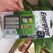 Cargador de Pilas AA y AAA con 4 pilas incluidas - Img 55796611