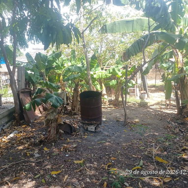 *$25.000usd. CON AJUSTE . En venta casa completamente  independiente de los años 50 de  placa en Las Minas, Guanabacoa. - 8/10