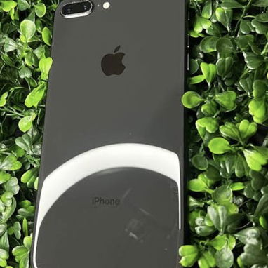 iPhone 8 Plus de 64 gb con batería 100 % - Img 122583323
