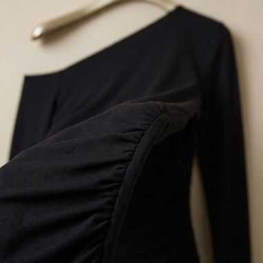 Vestido corto de mujer para fiesta, diseño asimétrico fruncido de un hombro [Talla S y M] 25usd - Img 124821151