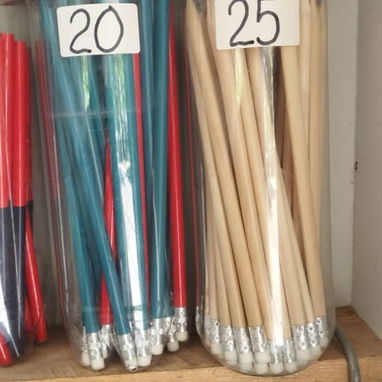 Útiles escolares y del hogar - 4/10