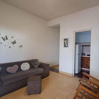 CENTRO HABANA PRÓXIMO AL CAPITOLIO Y AL PARQUE DE LA FRATERNIDAD APARTAMENTO DE 3 CUARTOS Y 2 BAÑOS ÓPTIMO ESTADO - 6/7